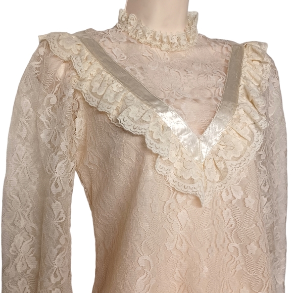VTG Cream Lace Ruffle V Neckline Long Sleeve Cottage Core Top Small - Picture 2 of 8